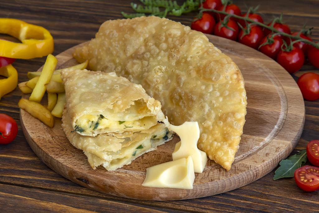 ЧЕБУРЕК С КАРТОФЕЛЕМ И СЫРОМ