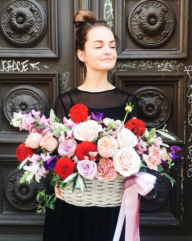 КОРЗИНА С ЦВЕТАМИ (М)