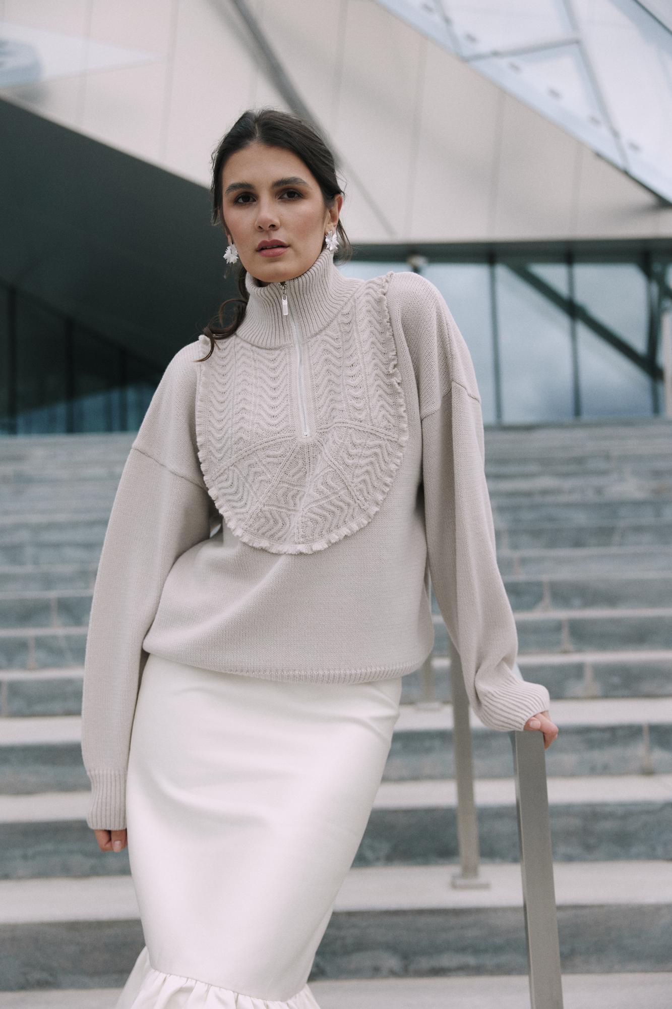 Свитер с молнией "Изю" жемчужный