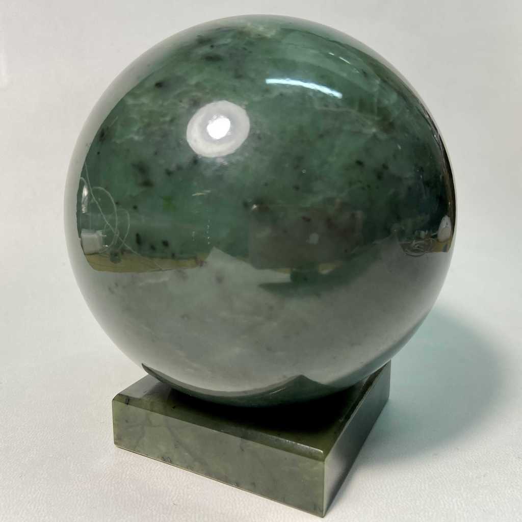 Шар (нефрит)