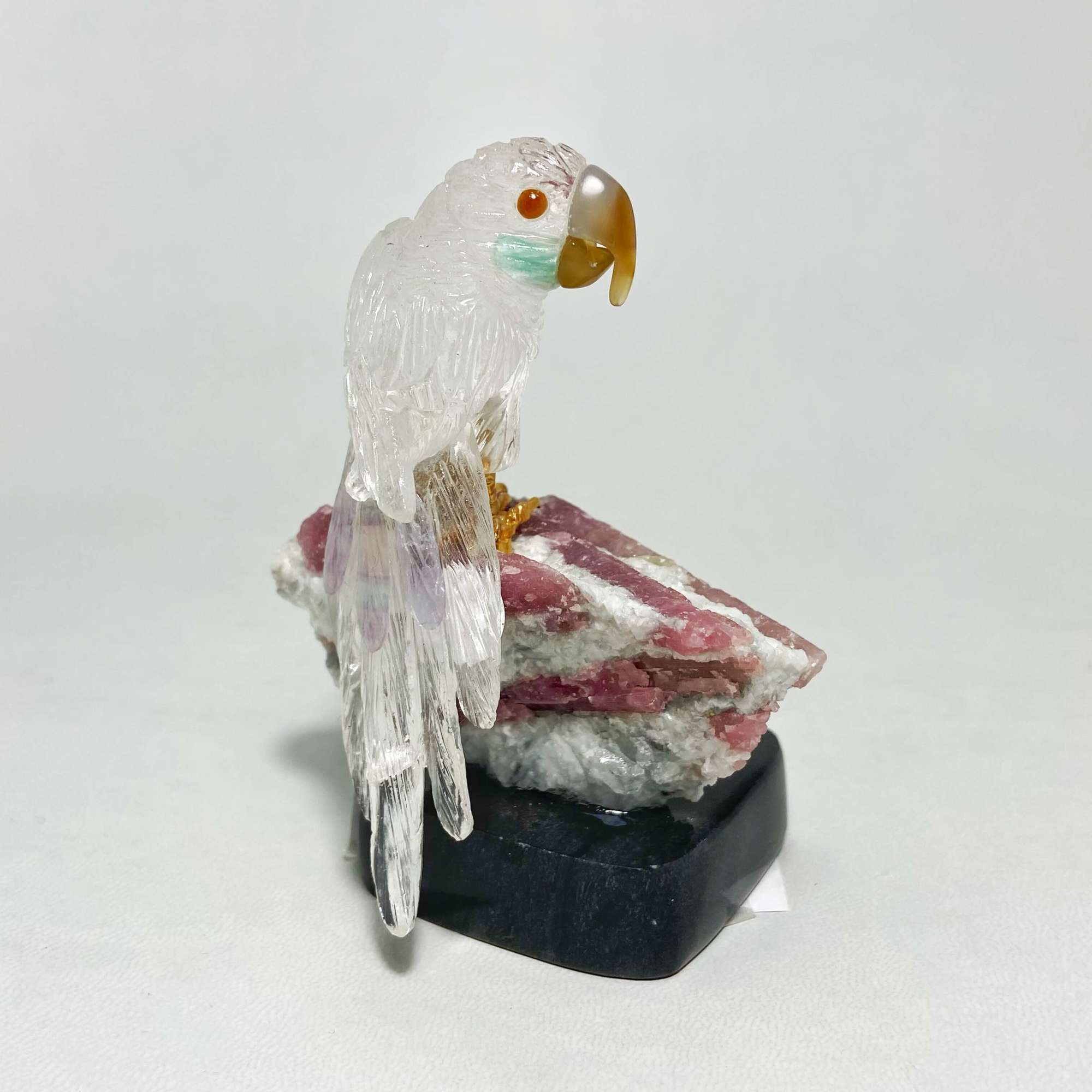 Скульптура "Попугай"