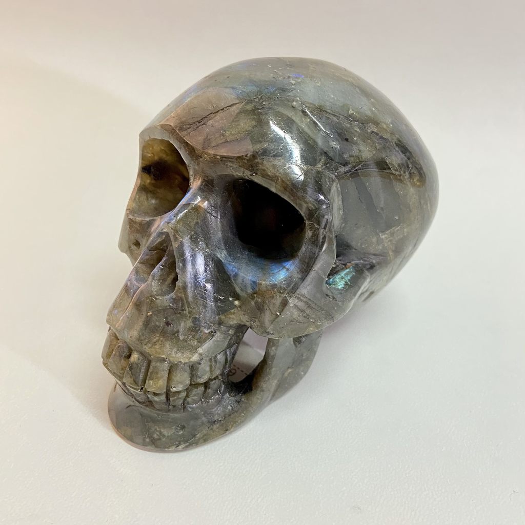 "Череп" (лабрадорит)