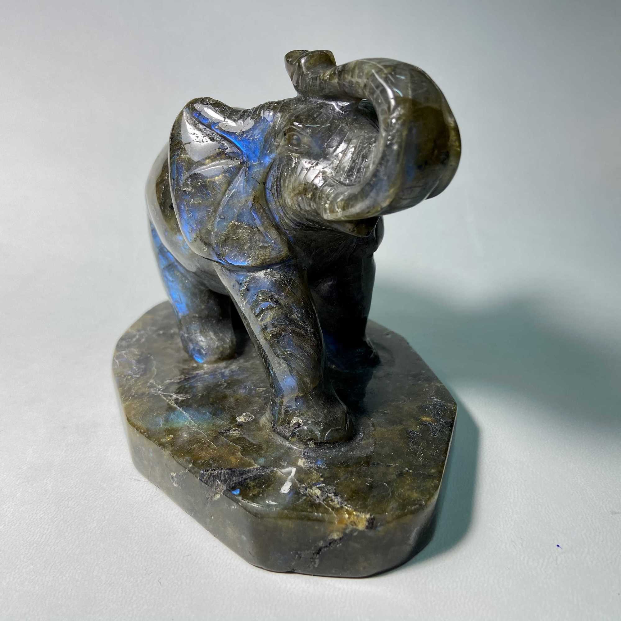 Скульптура "Слон" (лабрадорит)