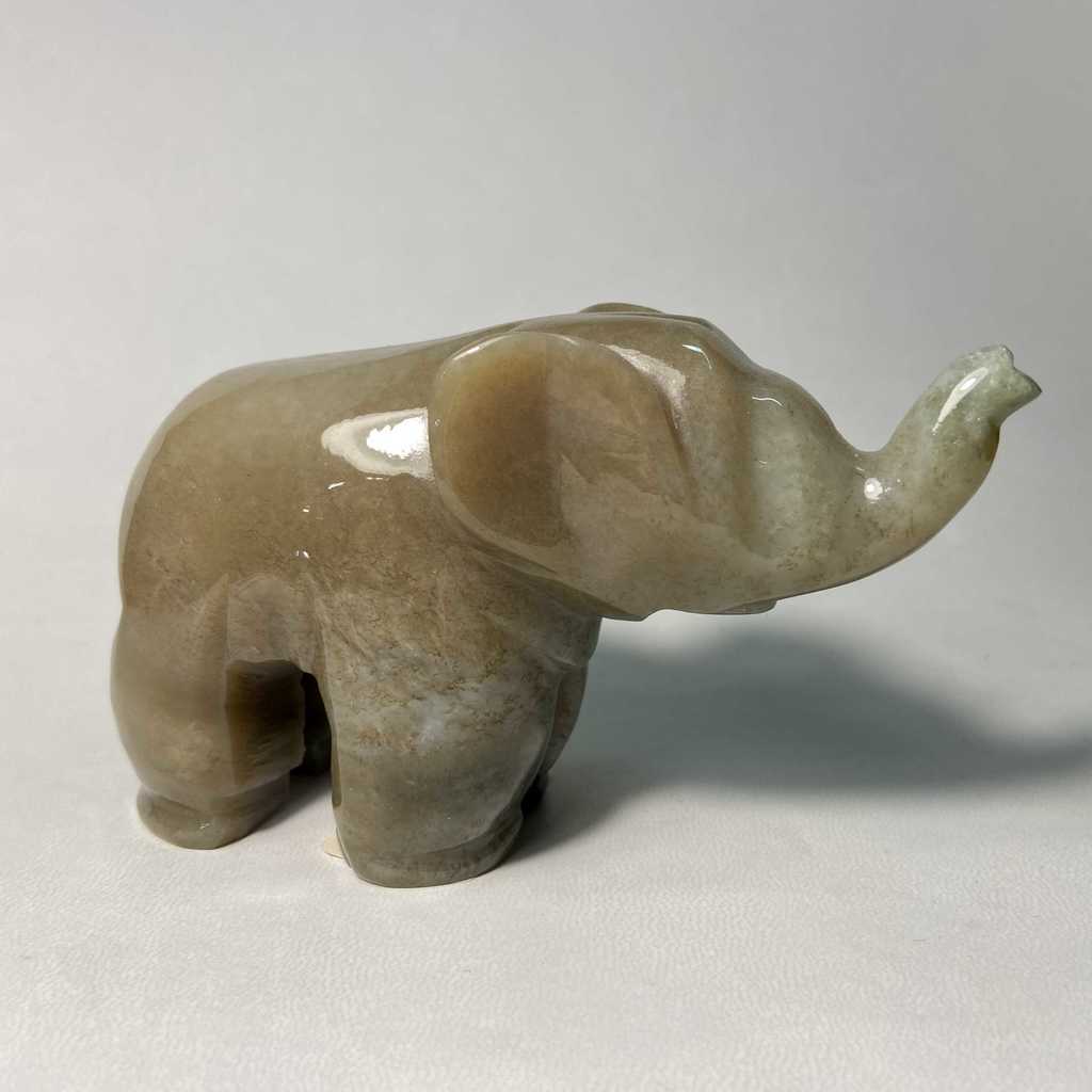 "Слон" (нефрит)