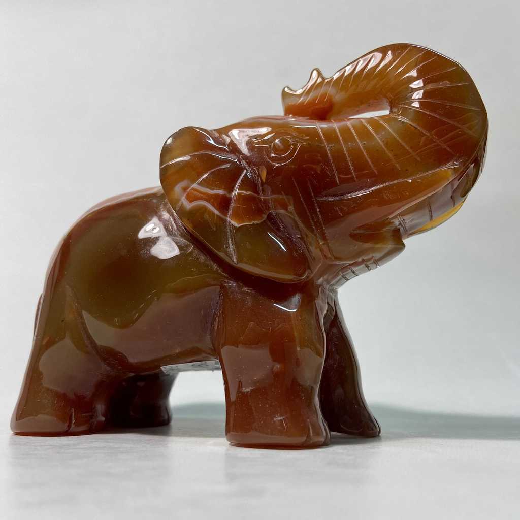 "Слон" (сердолик)