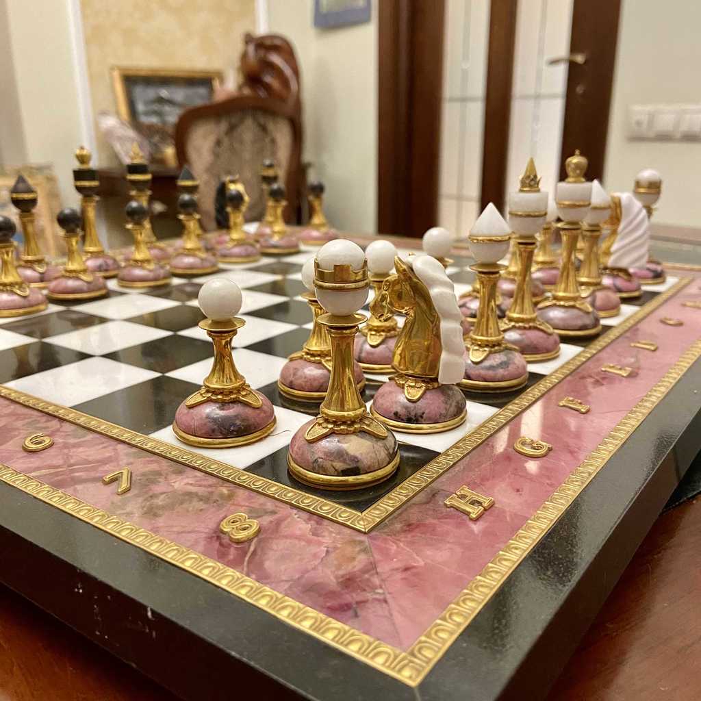 Шахматы (родонит)