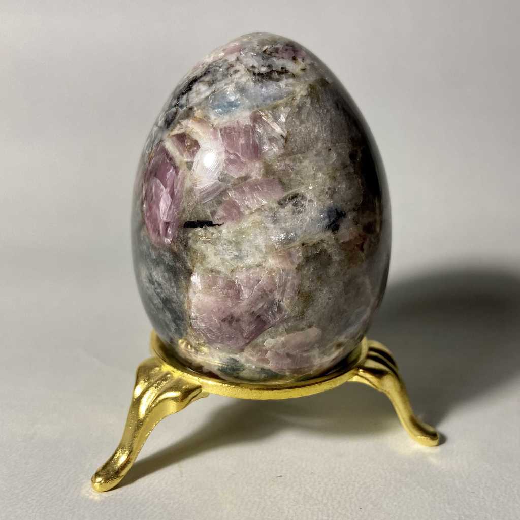 Яйцо (лепидолит, гол. турмалин)