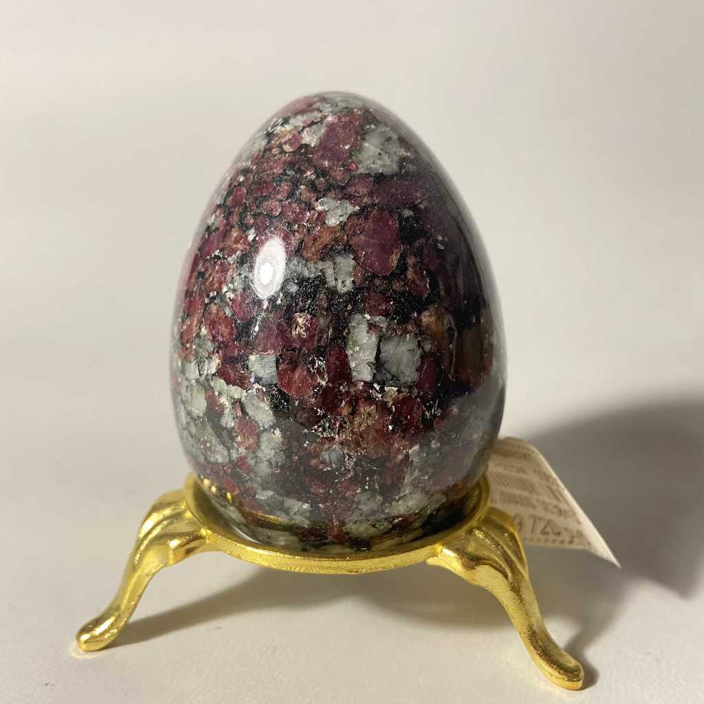 Яйцо (эвдиалит)