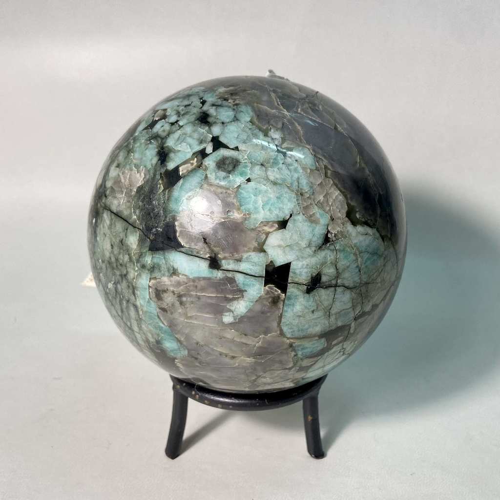 Шар (берилл в породе)