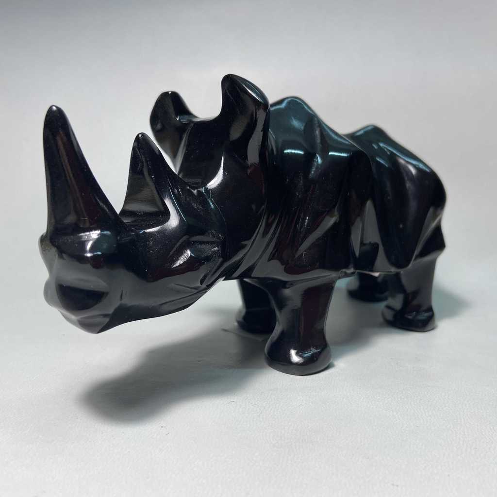 "Носорог" (черный арагонит)Мексика