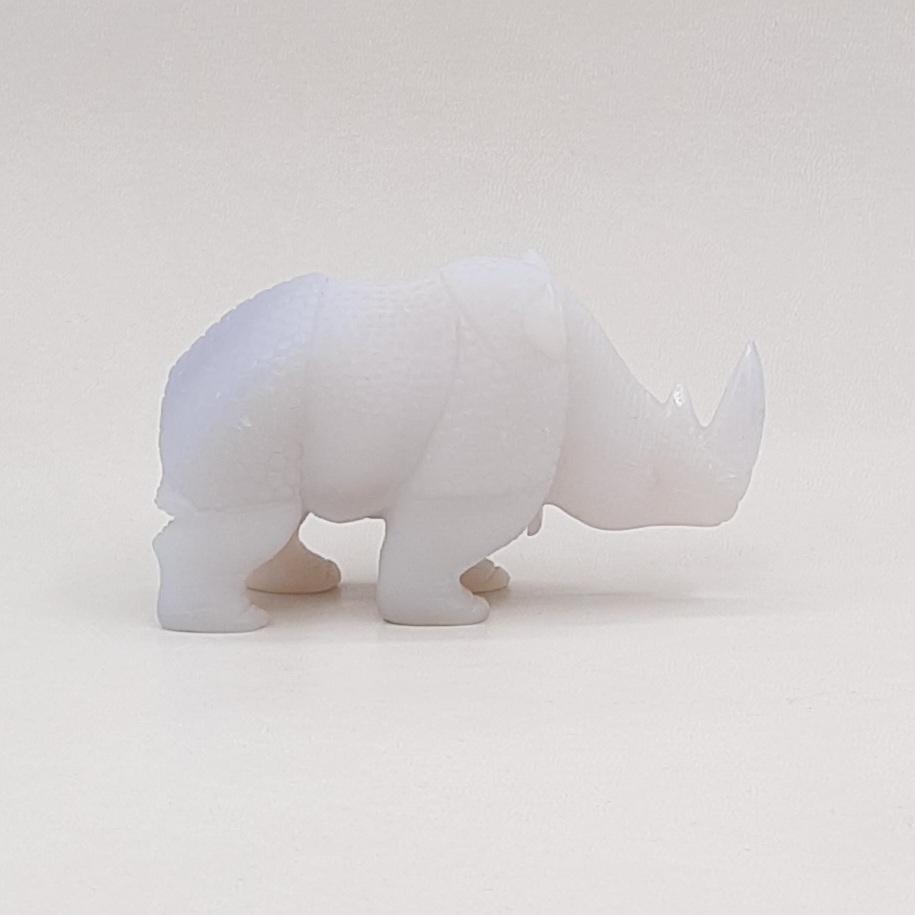 "Носорог" (халцедон голубой, сапфирин), Индонезия