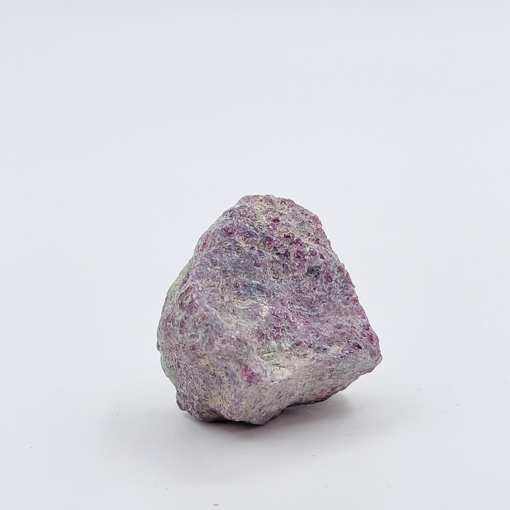 Корунд красный в цоизите, Индия