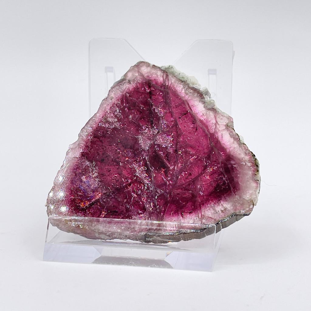 Спил кристалла, турмалин-рубеллит