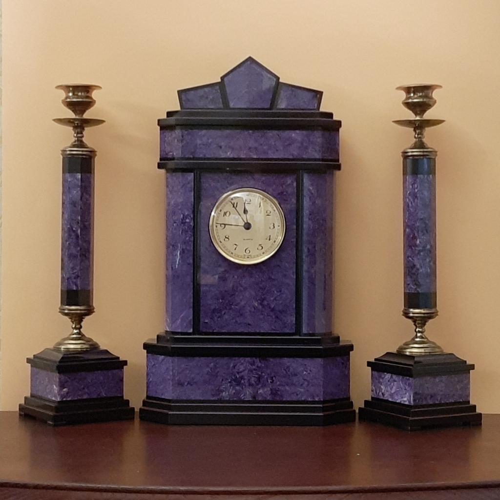 Комплект: часы "Корона" + 2 подсвечника, чароит, бронза