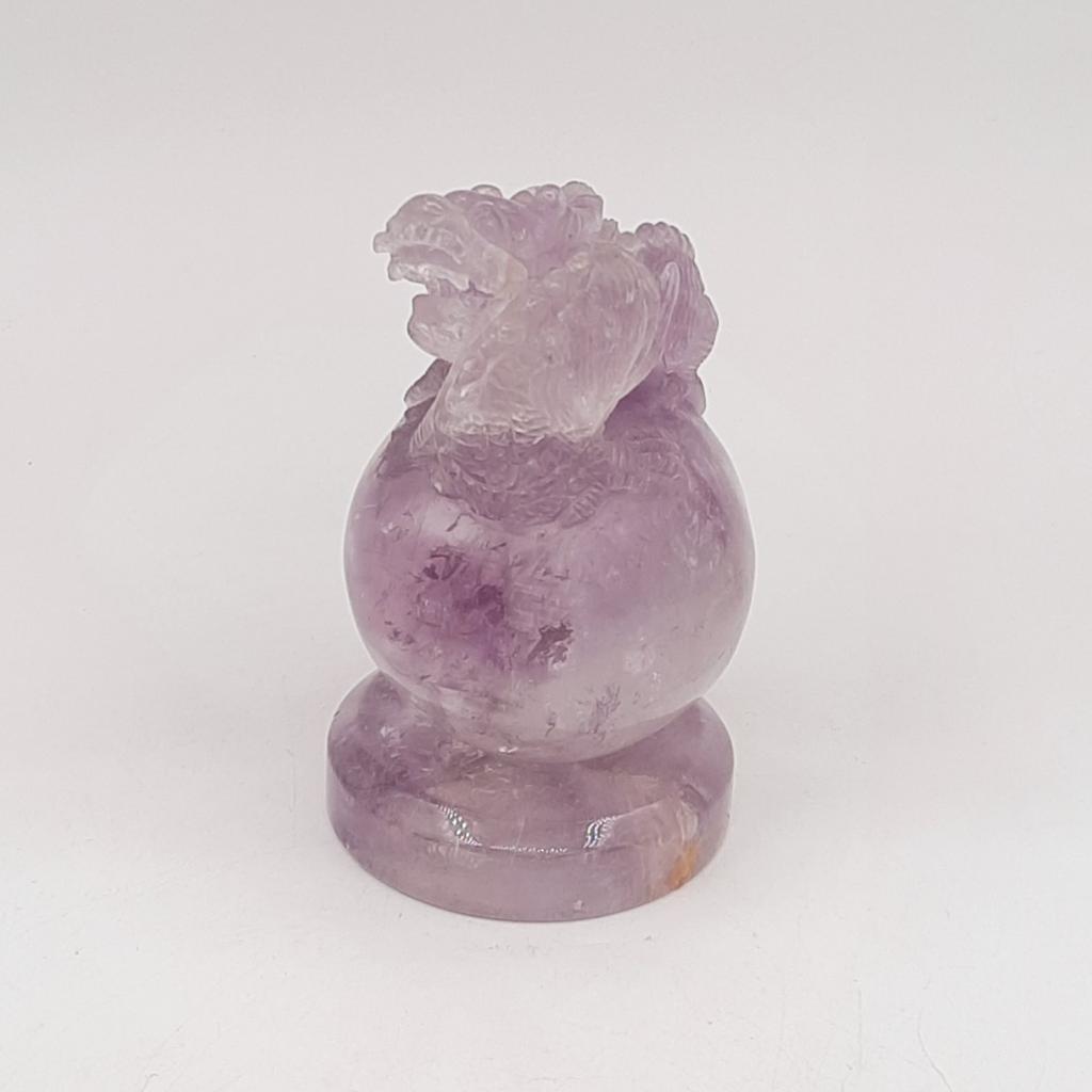 Скульптура "Дракон на шаре", аметист