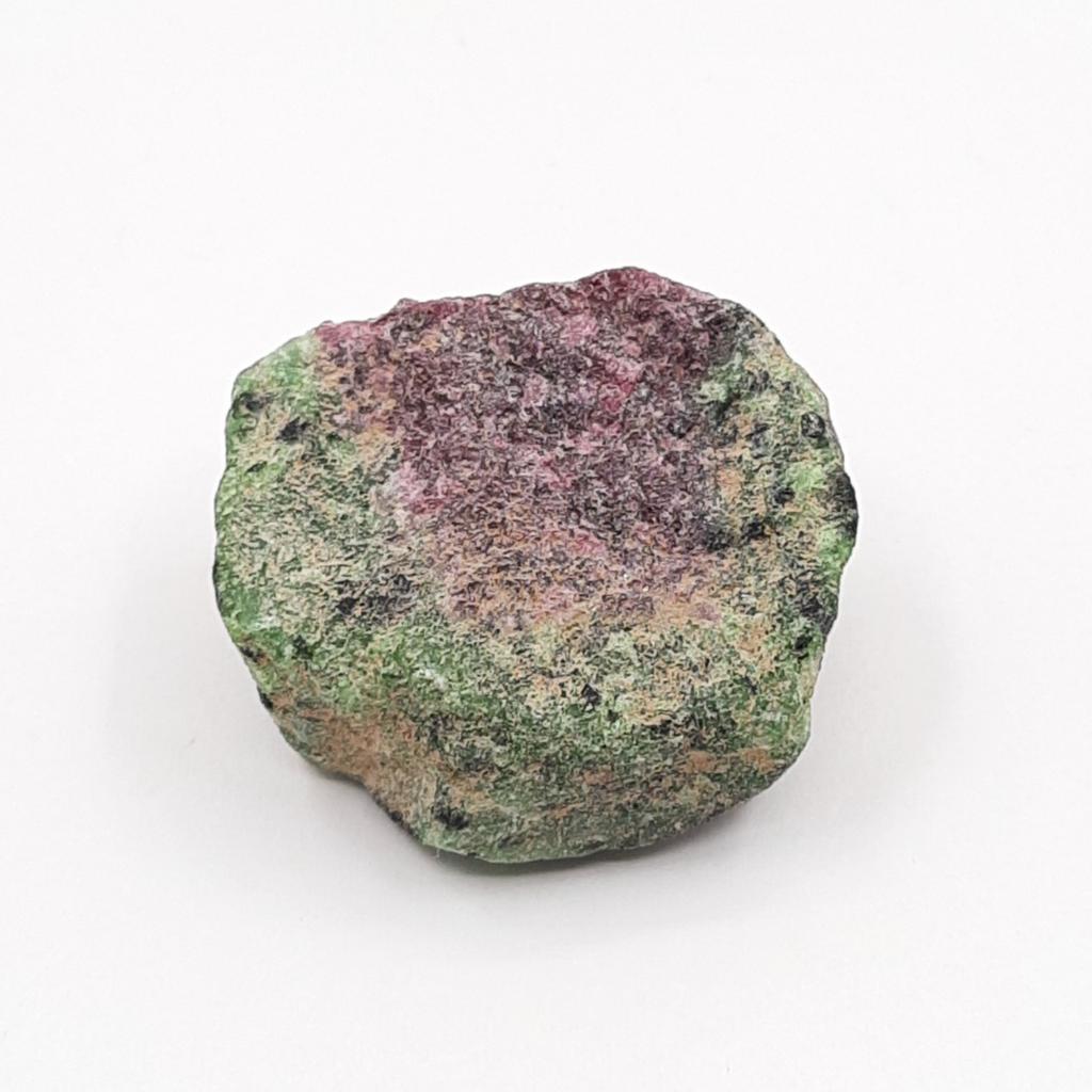 Корунд красный в цоизите, Индия