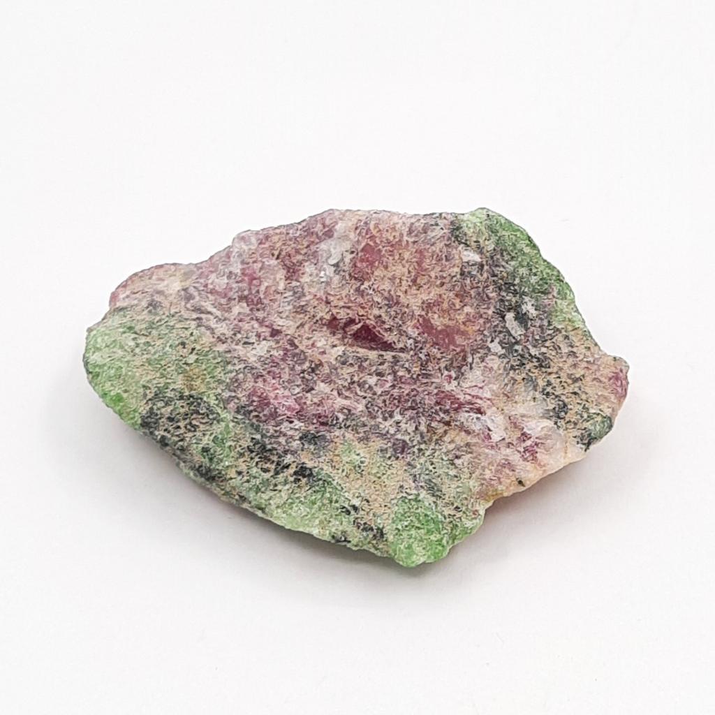 Корунд красный в цоизите, Индия