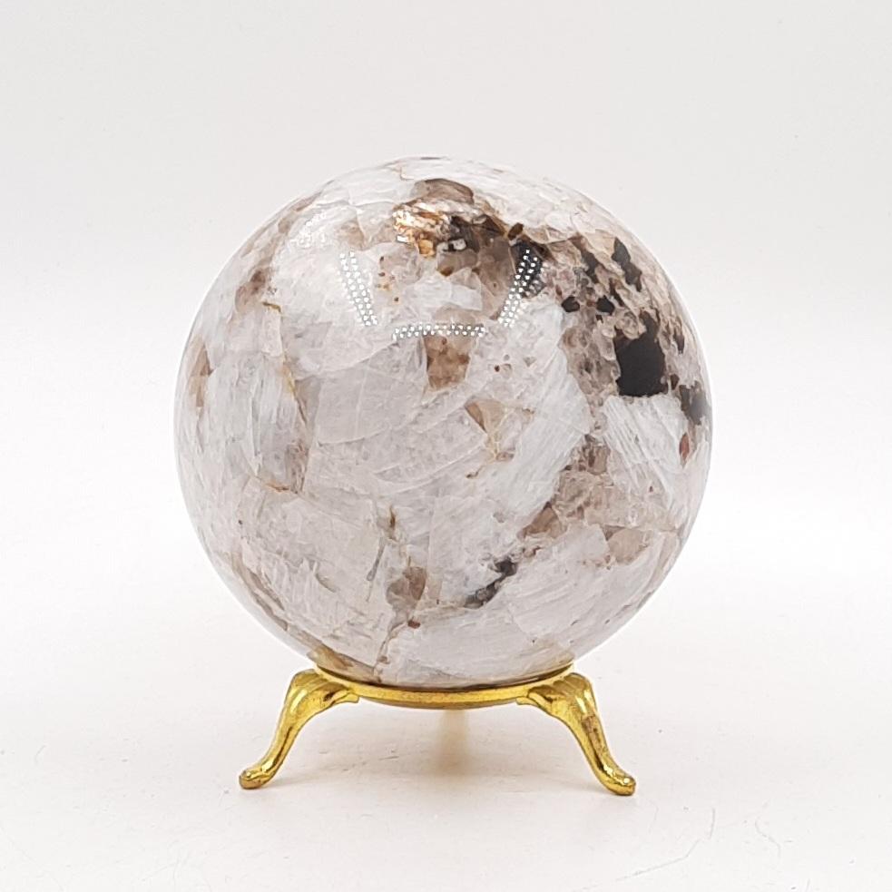 Шар, беломорит с гранатом