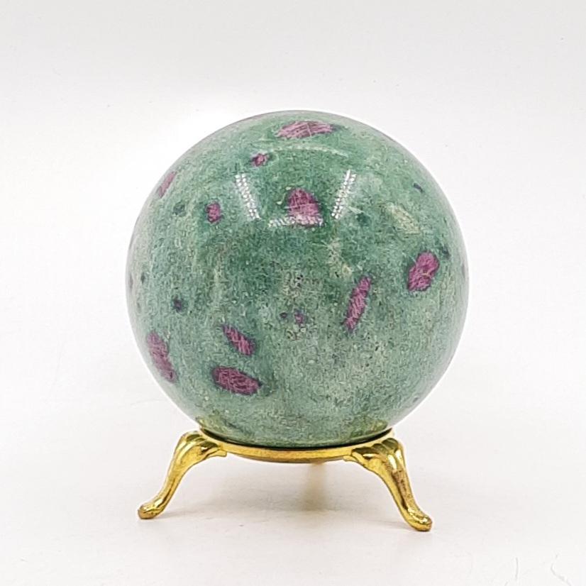 Шар, корунд красный в цоизите, Индия