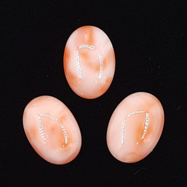 Кабошон, коралл натуральный