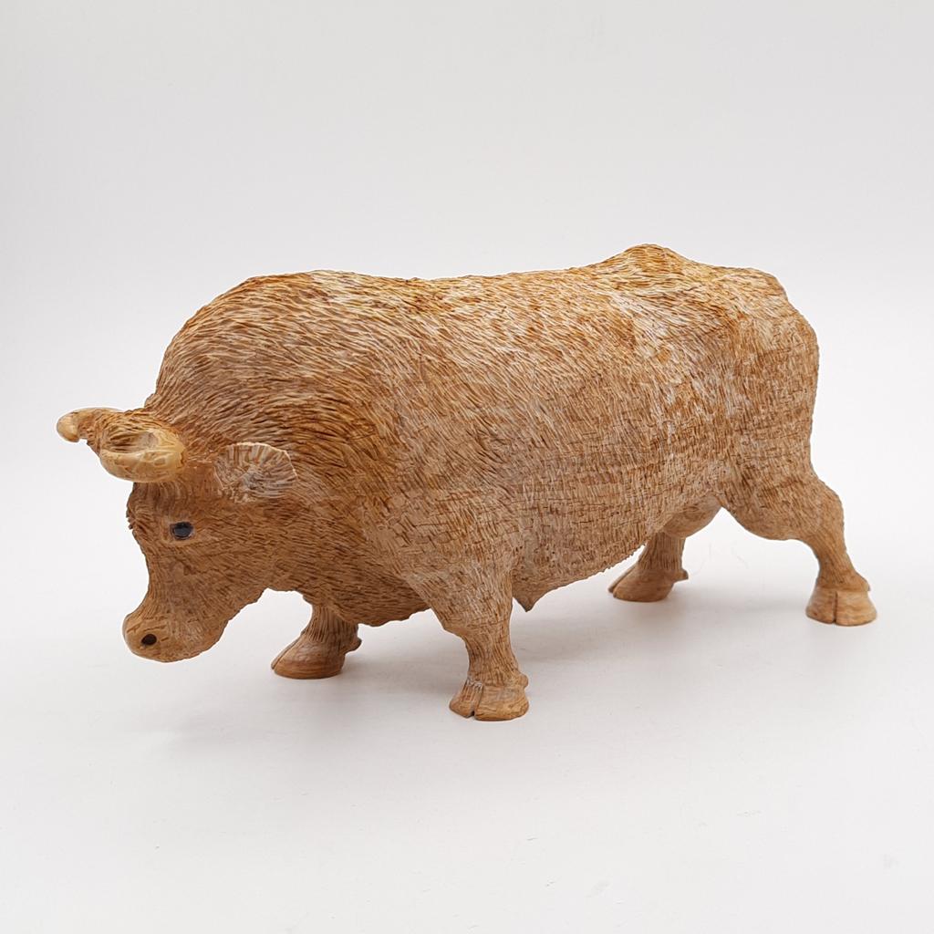 Скульптура "Бык", яшма-песчаник