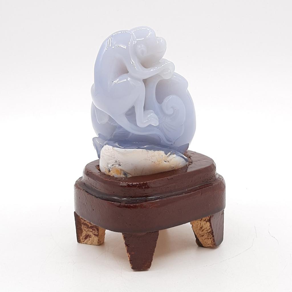 Скульптура "Обезьяна на лотосе", халцедон голубой, Турция