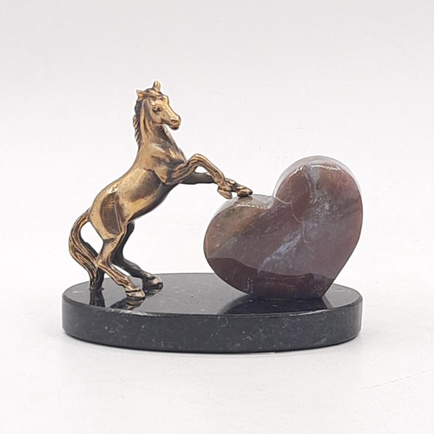 Композиция "Конь с сердцем"