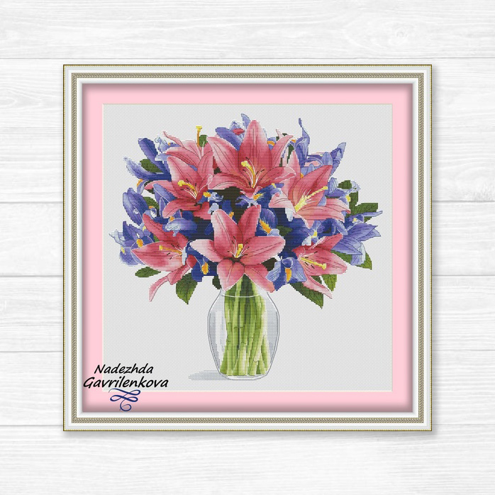 Ирисы и лилии