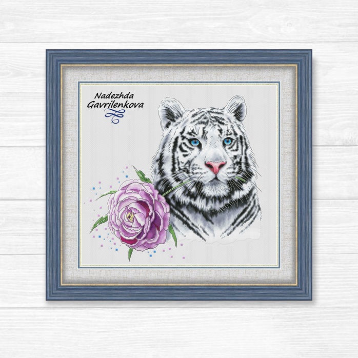 Белый тигр с пионом