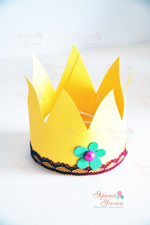 Корона с объемным декором и кружевом