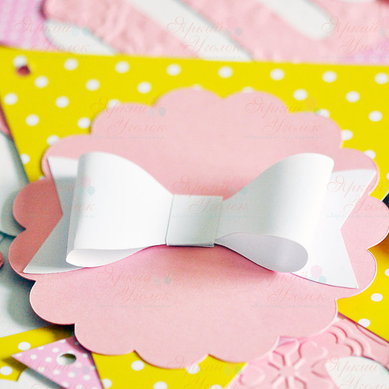 Гирлянда флажки треугольные с объемным декором Бантики, с подложкой и буквами