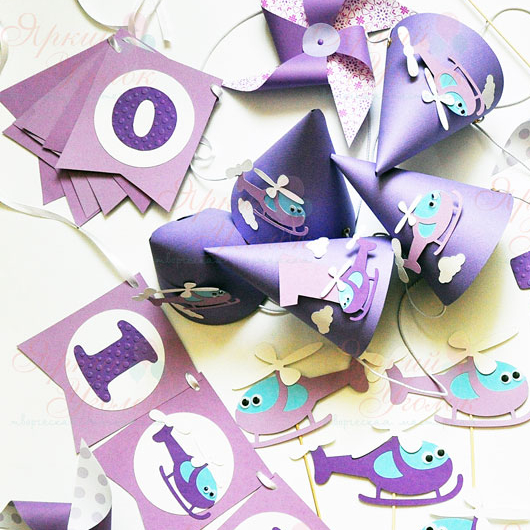 Гирлянда флажки с двумя углами с напечатанными буквами и объемным декором "Вертолетики"