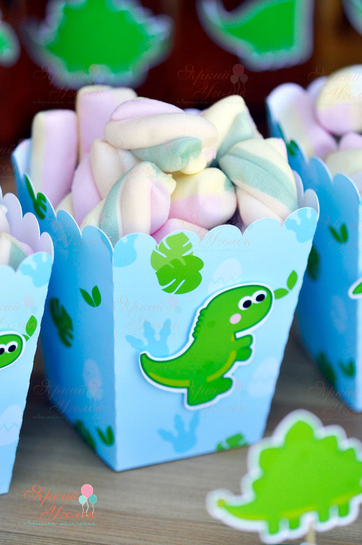 Стаканчики для сладостей или попкорна с напечатанным декором Динозаврики