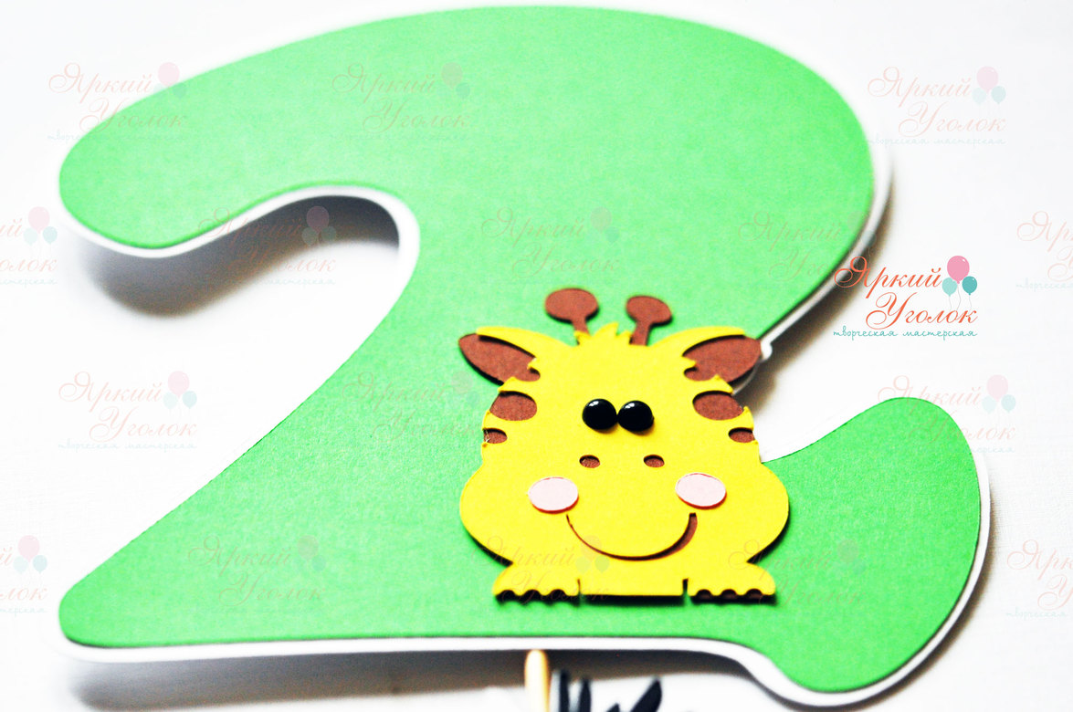 Цифра зеленая со сложным декором животное