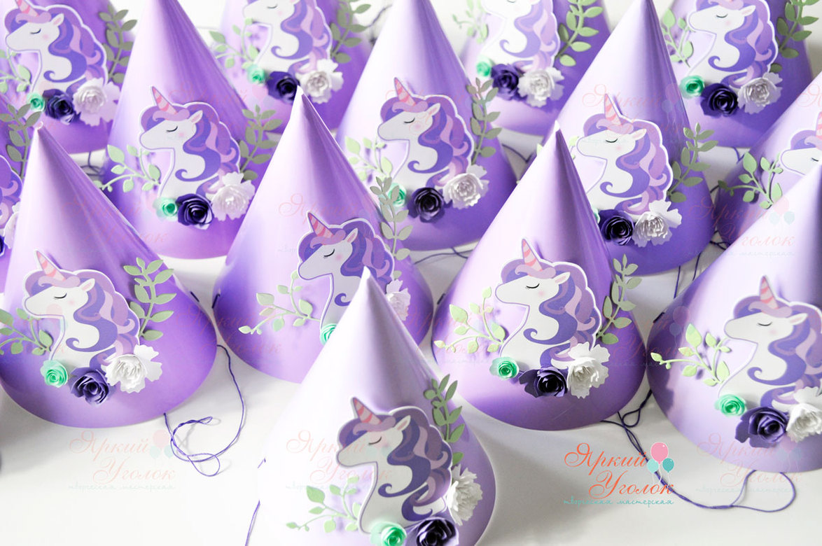 Колпачок с объемными цветами, единорогом, цветами