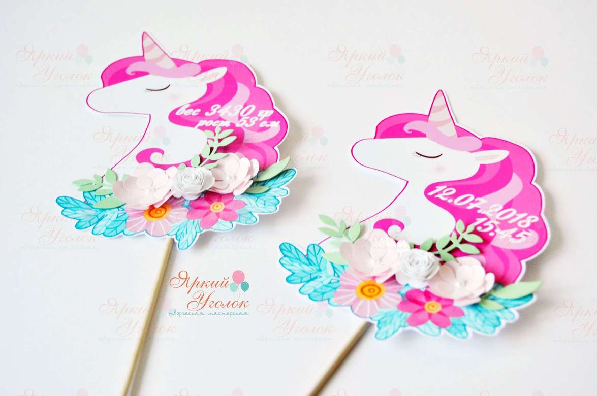 Табличка в форме единорога с метрикой напечатанная с объемными цветами