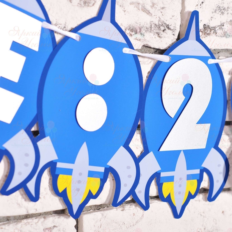 Гирлянда Ракеты напечатанные с объемными буквами