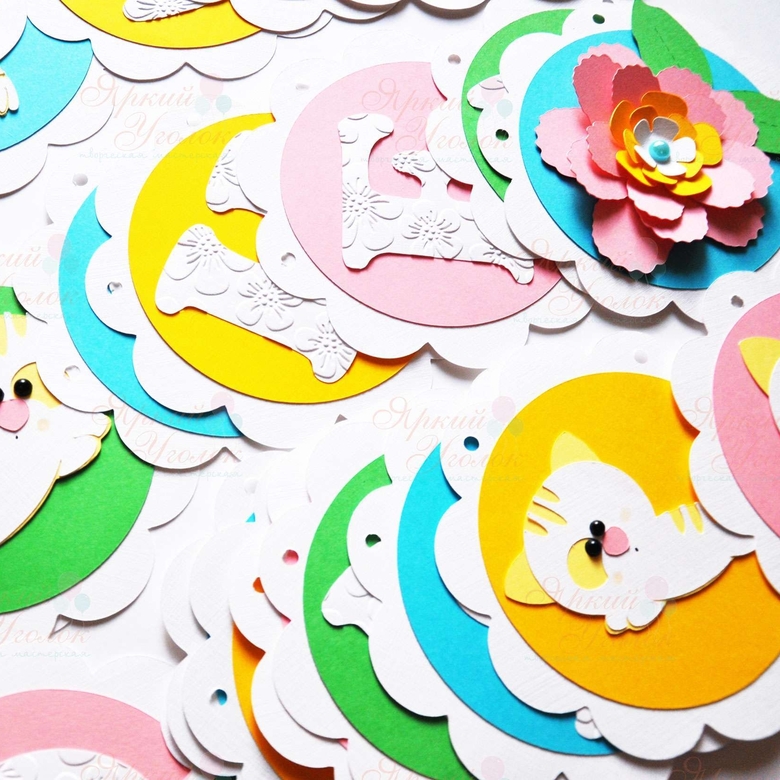 Гирлянда ажурные круги (простые) многослойная с котятами и цветами