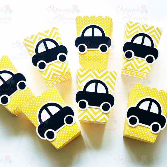 Стаканчики для сладостей или попкорна с объемным декором "Классические машинки"