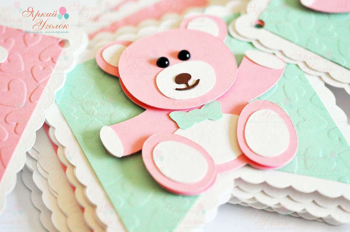 Гирлянда флажки с двумя углами на ажурной подложке с объемным декором "Мишки" и отдельно вырезанными буквами, цветами