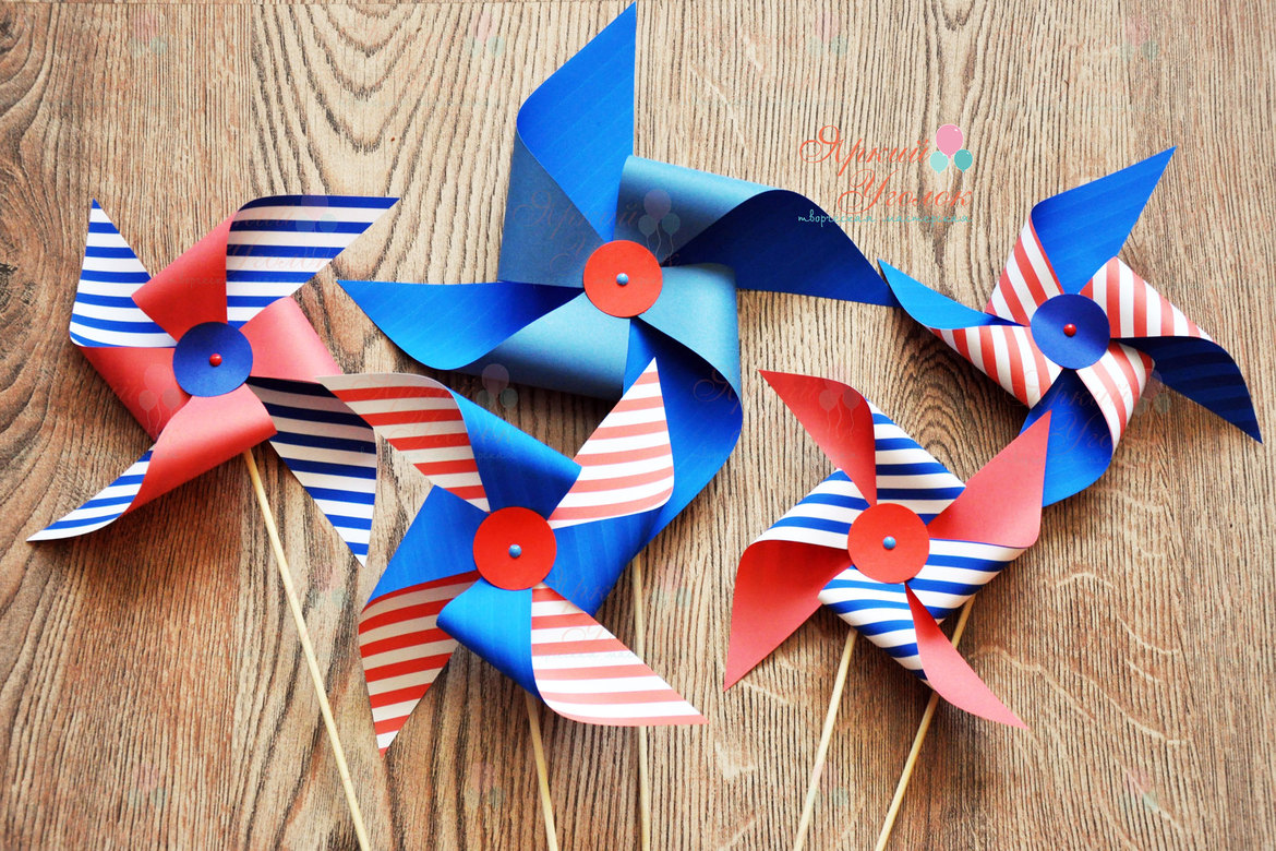 Декоративные вертушки в полоску