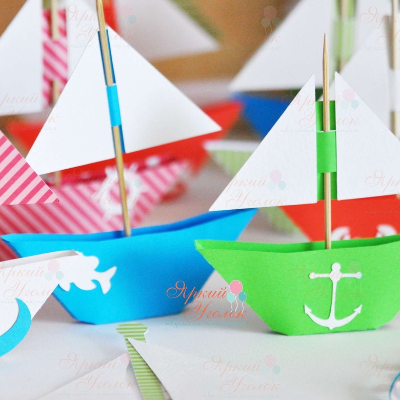 Бонбоньерка в форме корабликов с декором