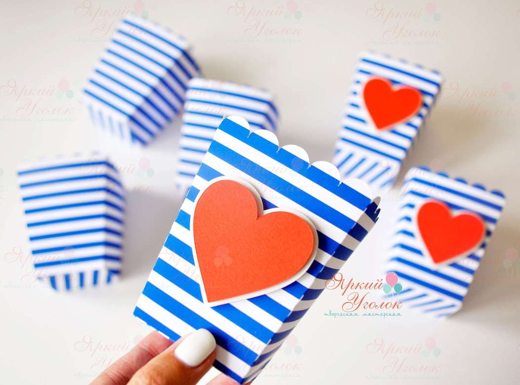 Стаканчики для сладостей или попкорна с объемным декором "Сердечки"