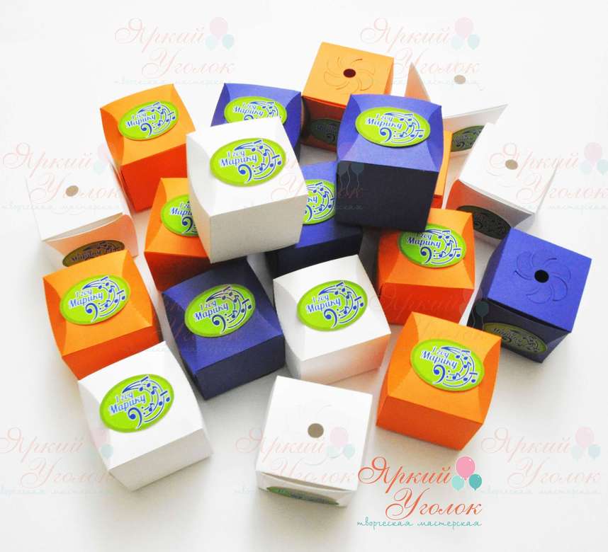 Бонбоньерка для кейк-попса с надписью "Музыка"