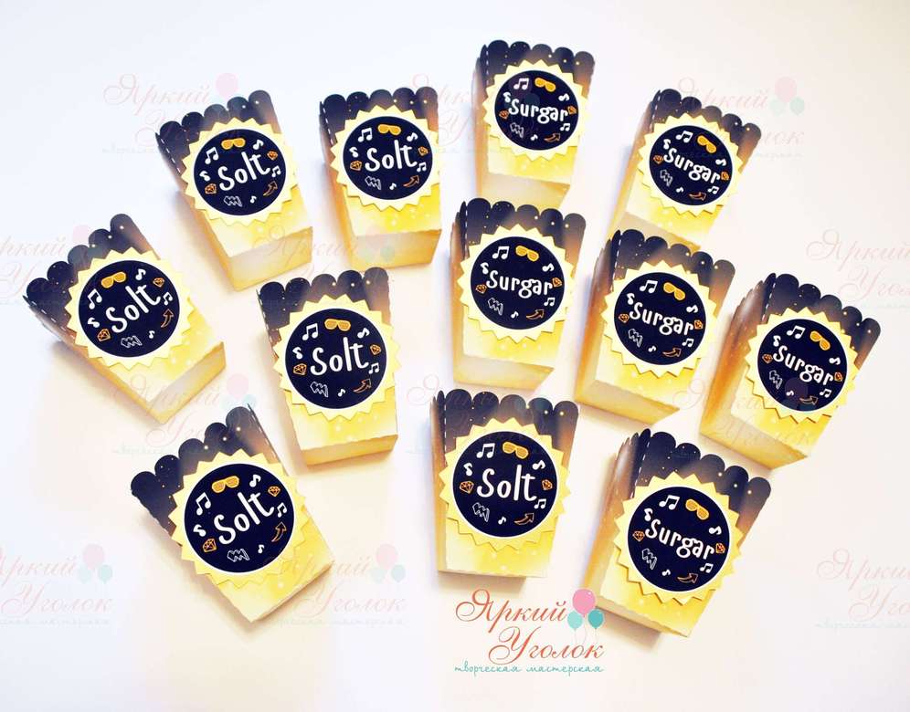 Стаканчики для сладостей или попкорна с объемным декором "Ноты"