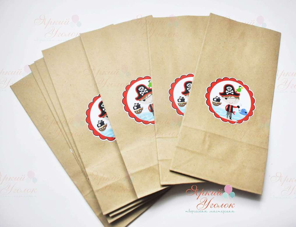 Крафт пакеты с наклейками "Пираты" (без ручек, средние)
