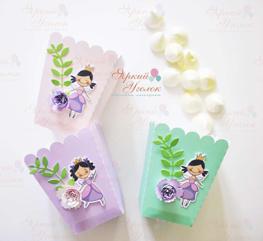 Стаканчики для сладостей или попкорна с объемным декором "Принцессы и цветочки"