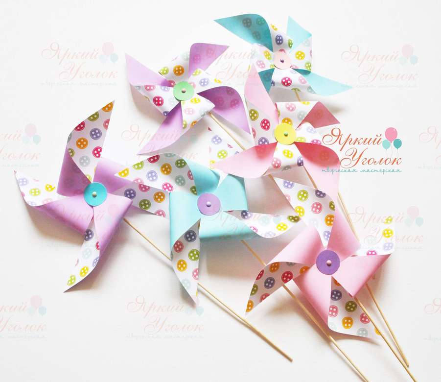 Декоративные вертушки с пуговками