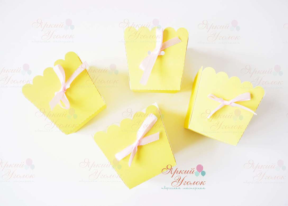 Стаканчики для сладостей или попкорна с бантиками, квадратные