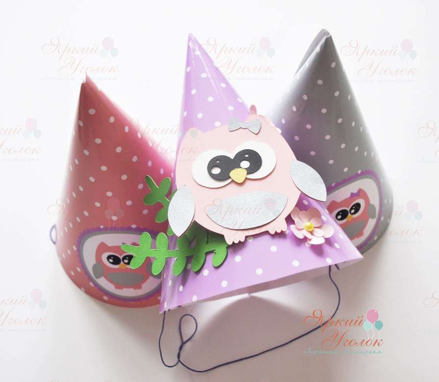 Колпачок с объемными цветами и совой